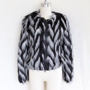 ✨HP✨ Textured Black & White Faux Fur Jacket